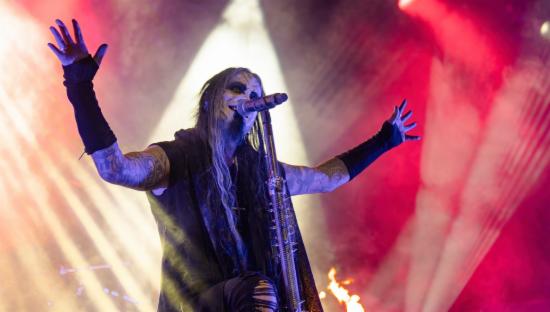 Bilde av metalbandet Dimmu Borgir som spiller på festivalen Beyond the Gates.