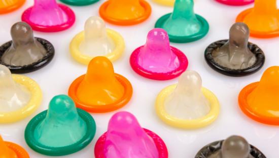 Fargerike kondomer